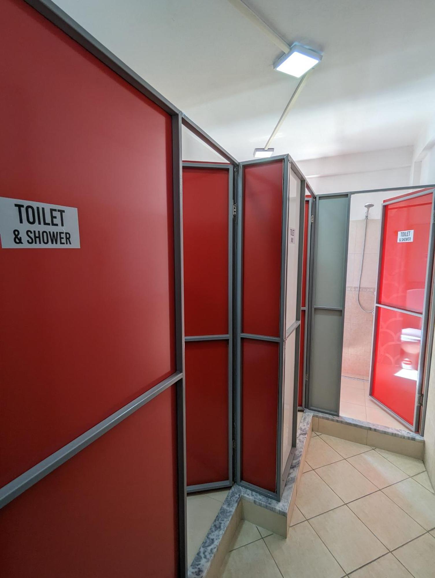 Tias Hostel Shkoder Bagian luar foto