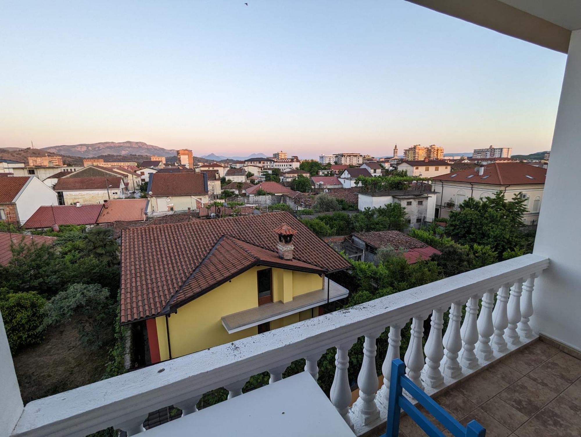Tias Hostel Shkoder Bagian luar foto