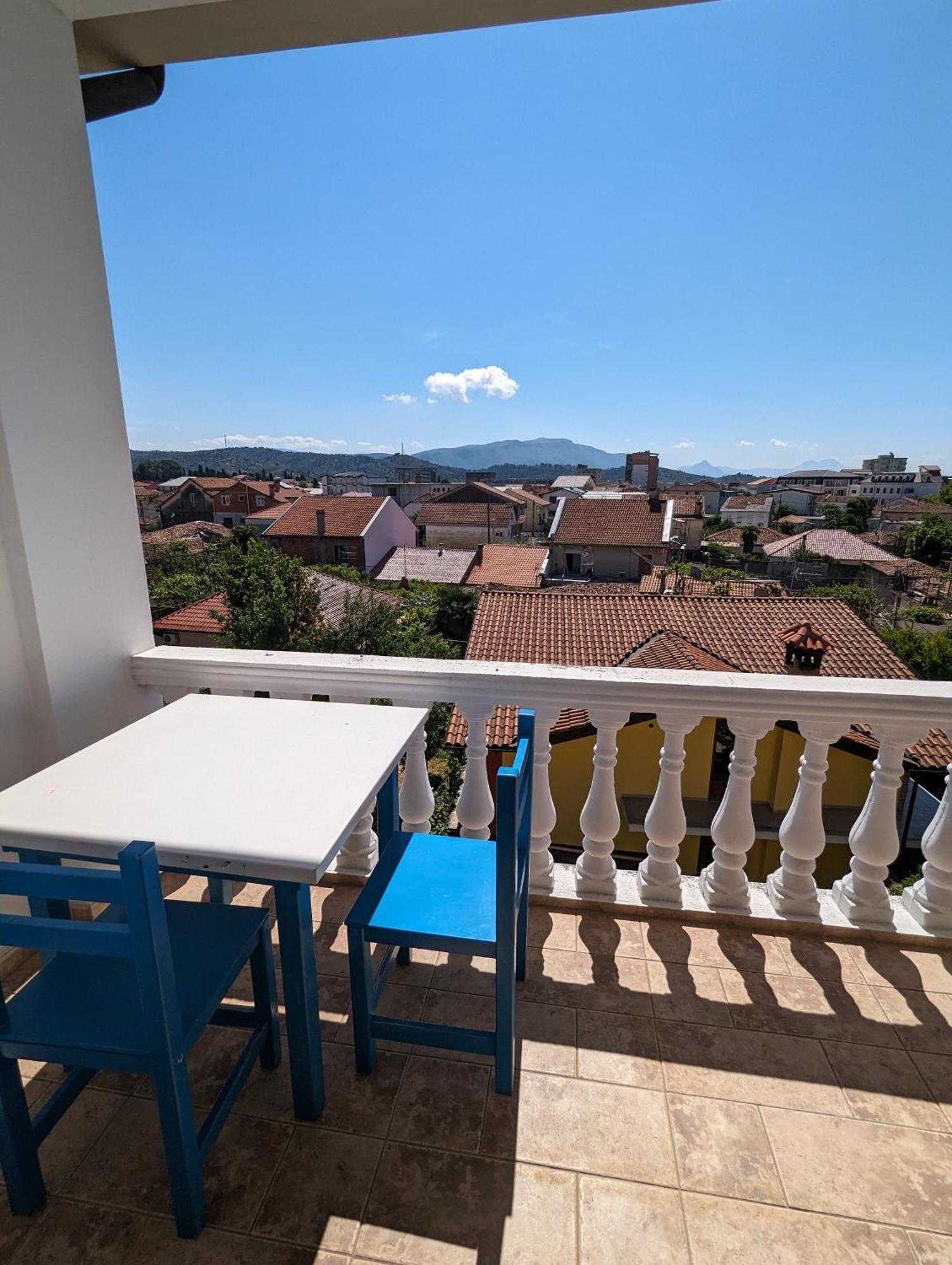 Tias Hostel Shkoder Bagian luar foto