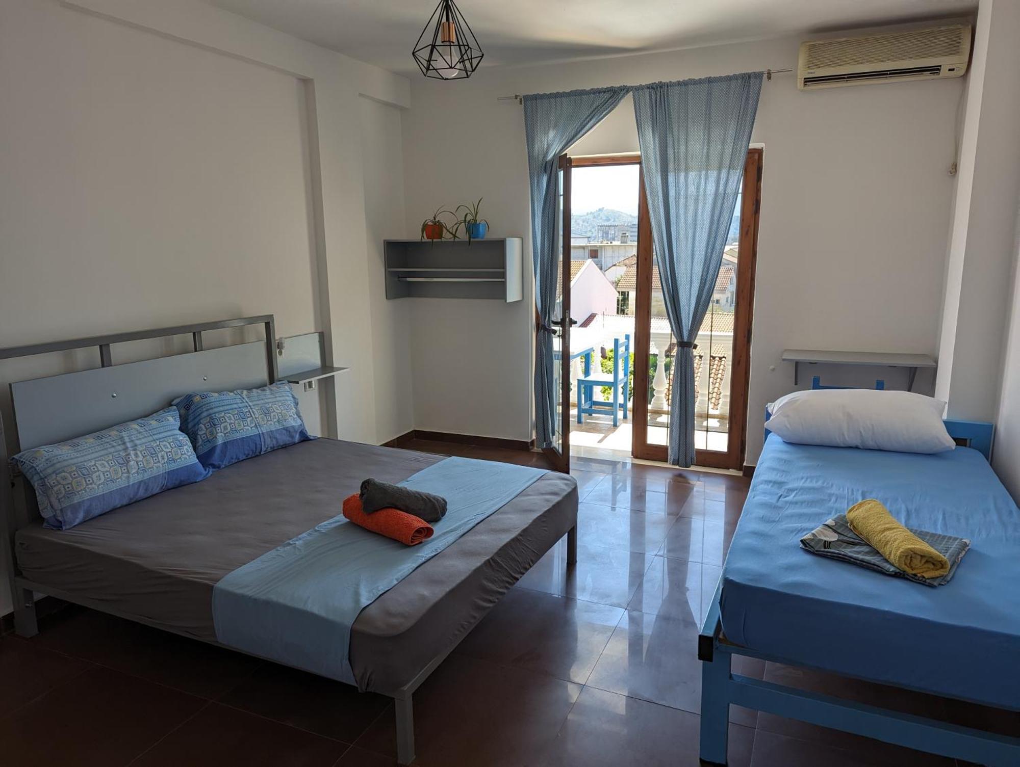 Tias Hostel Shkoder Bagian luar foto