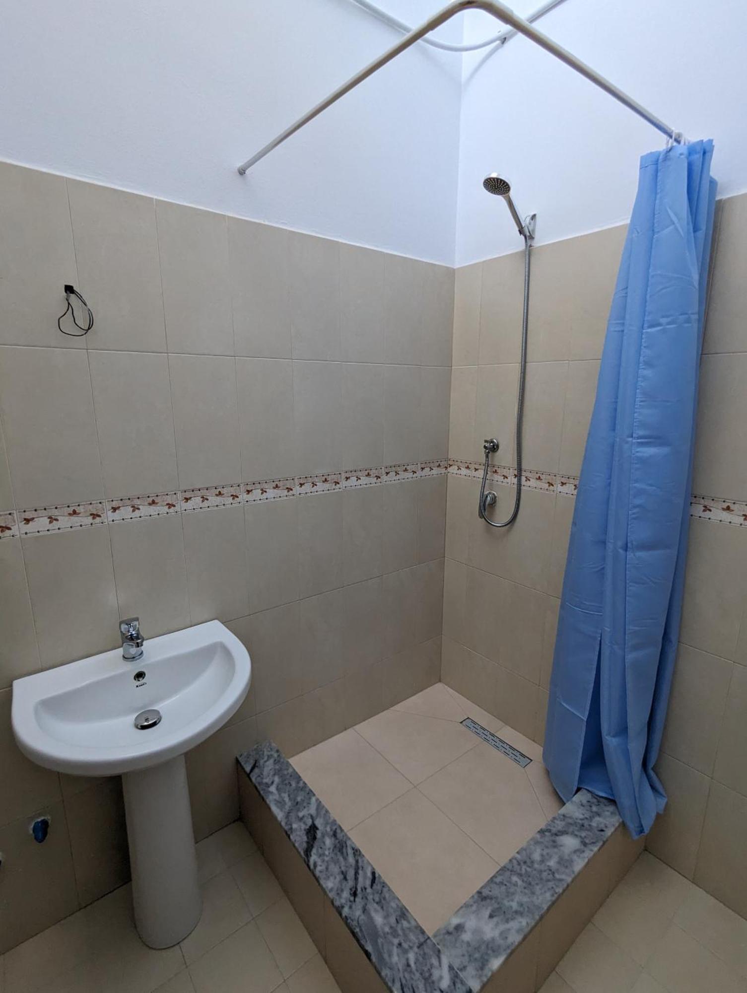 Tias Hostel Shkoder Bagian luar foto