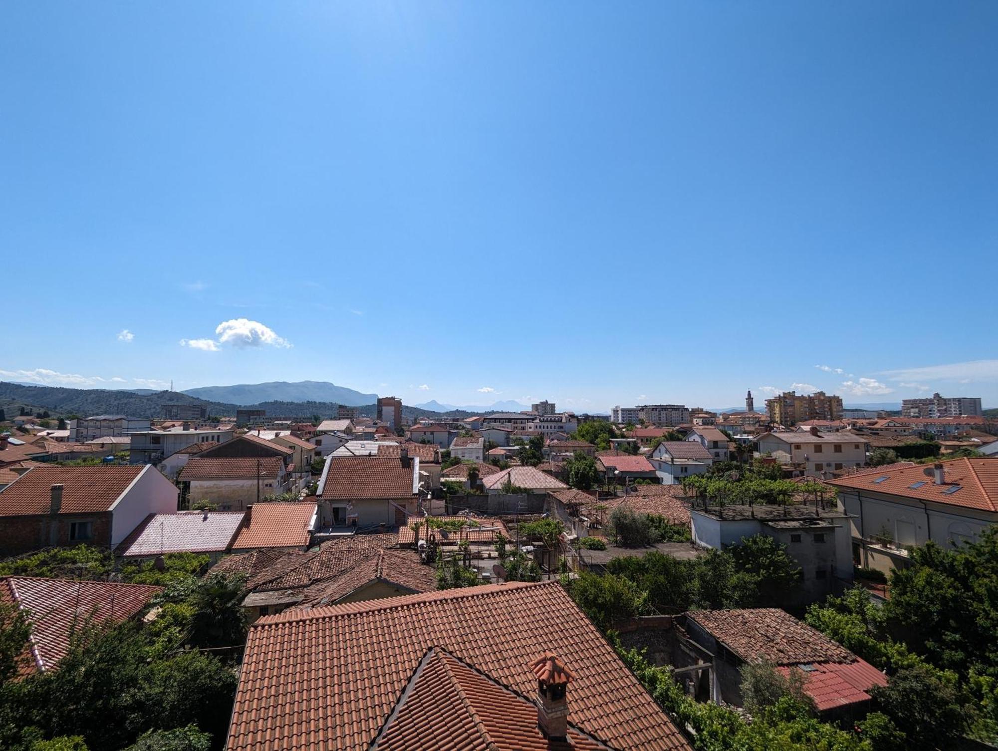 Tias Hostel Shkoder Bagian luar foto