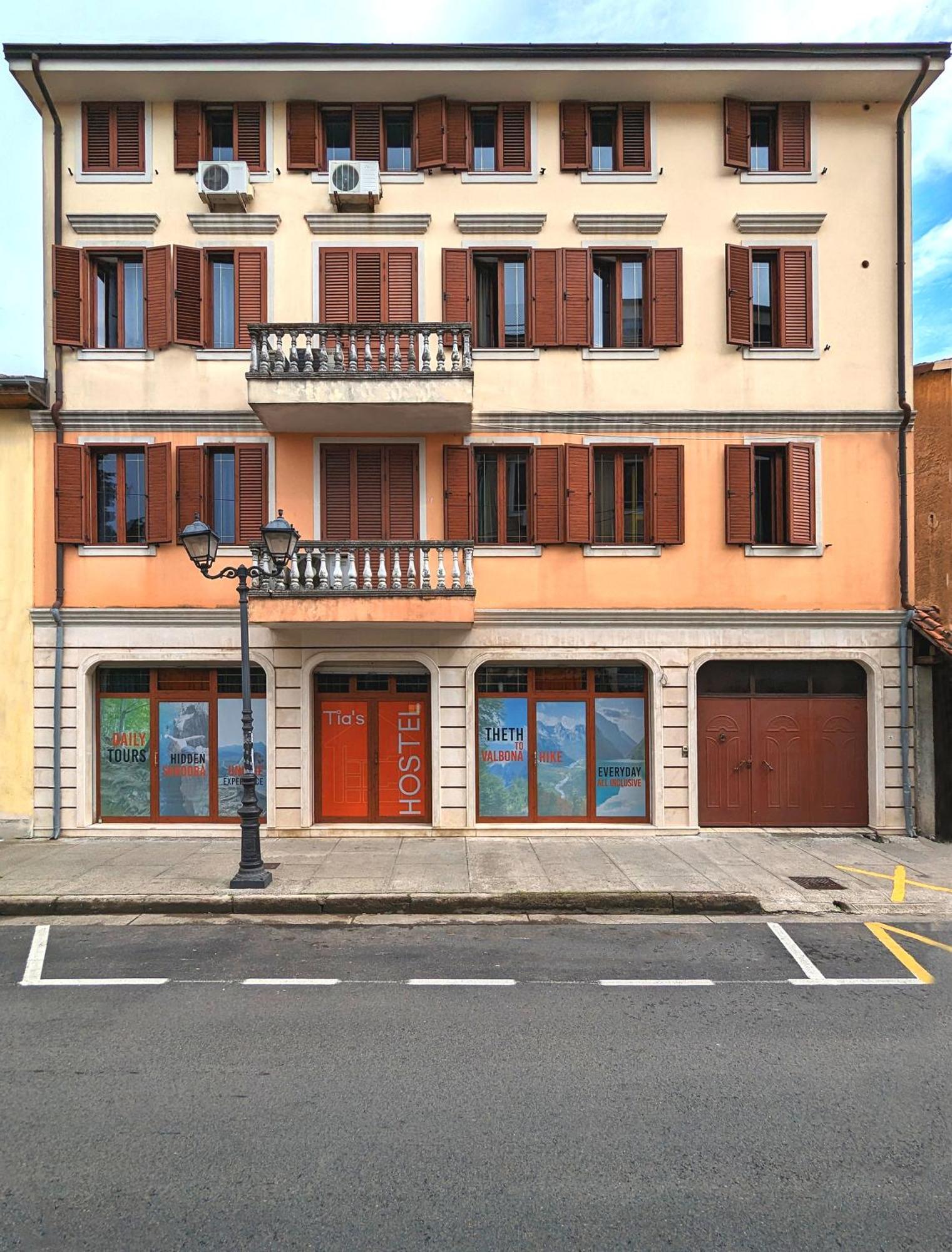 Tias Hostel Shkoder Bagian luar foto