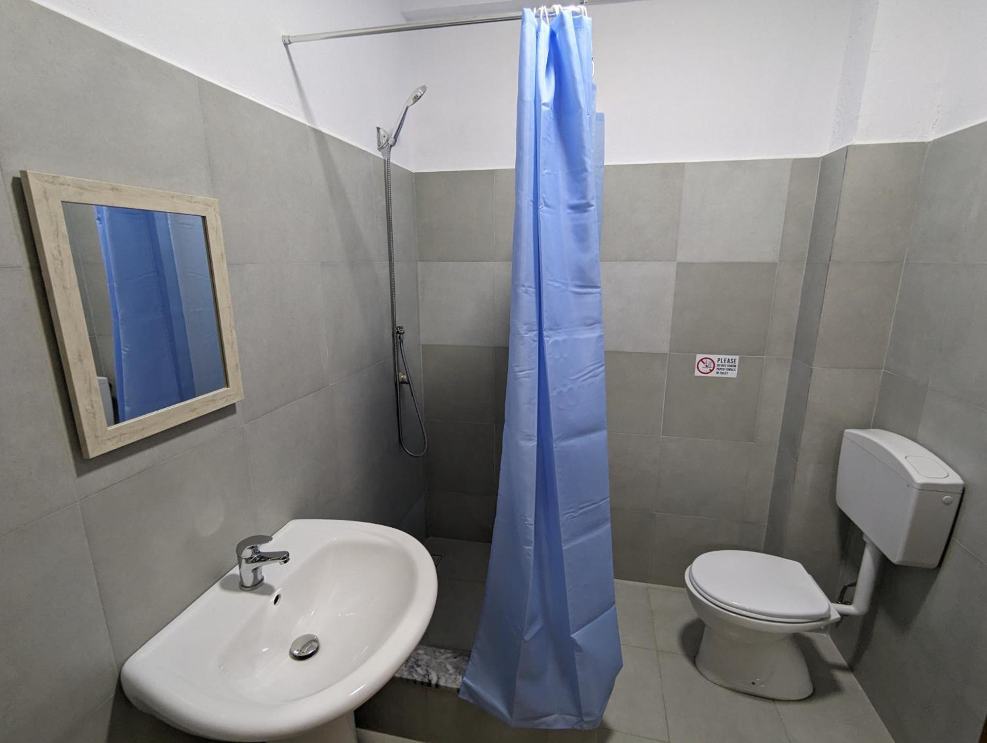Tias Hostel Shkoder Bagian luar foto