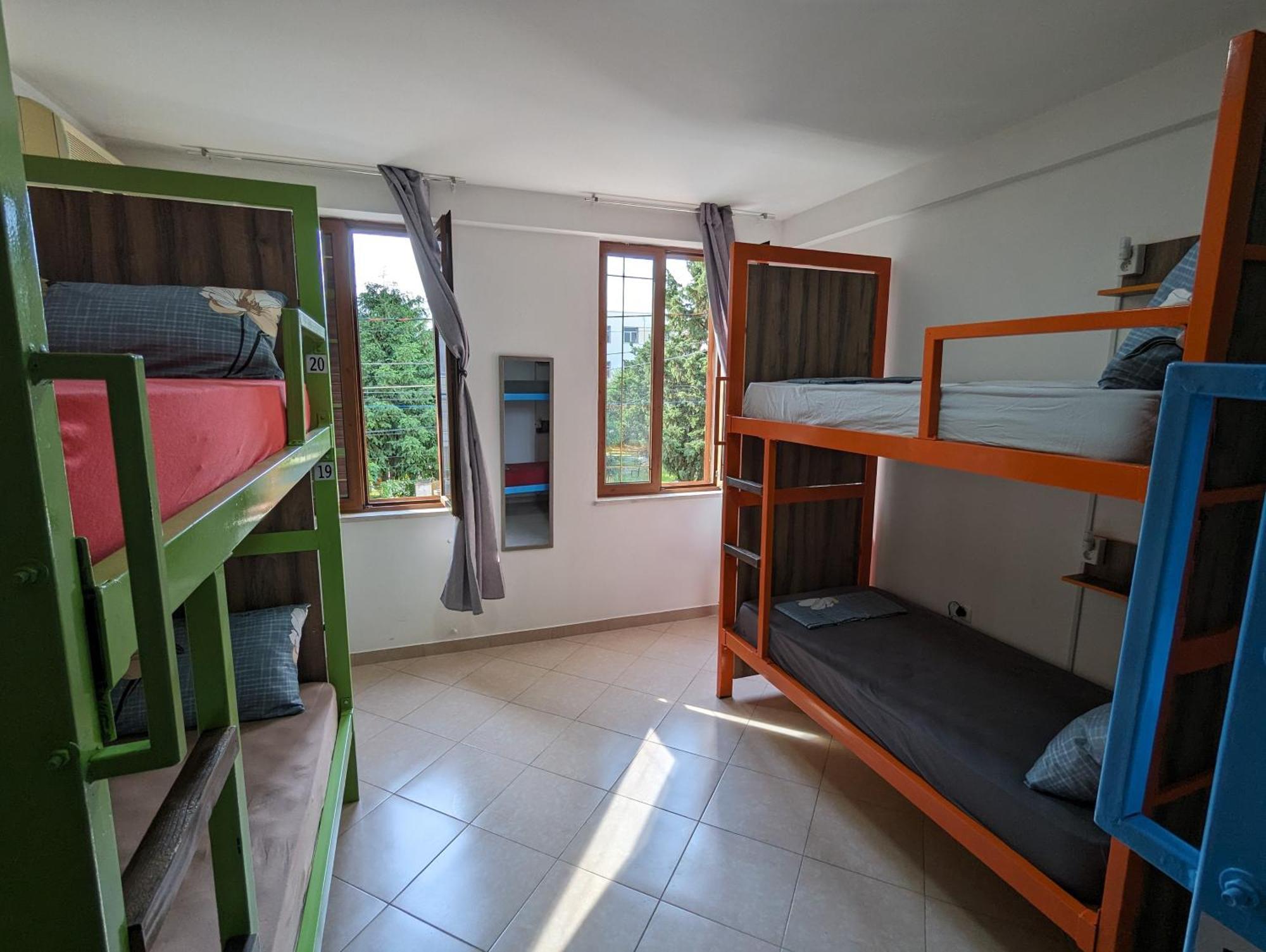 Tias Hostel Shkoder Bagian luar foto