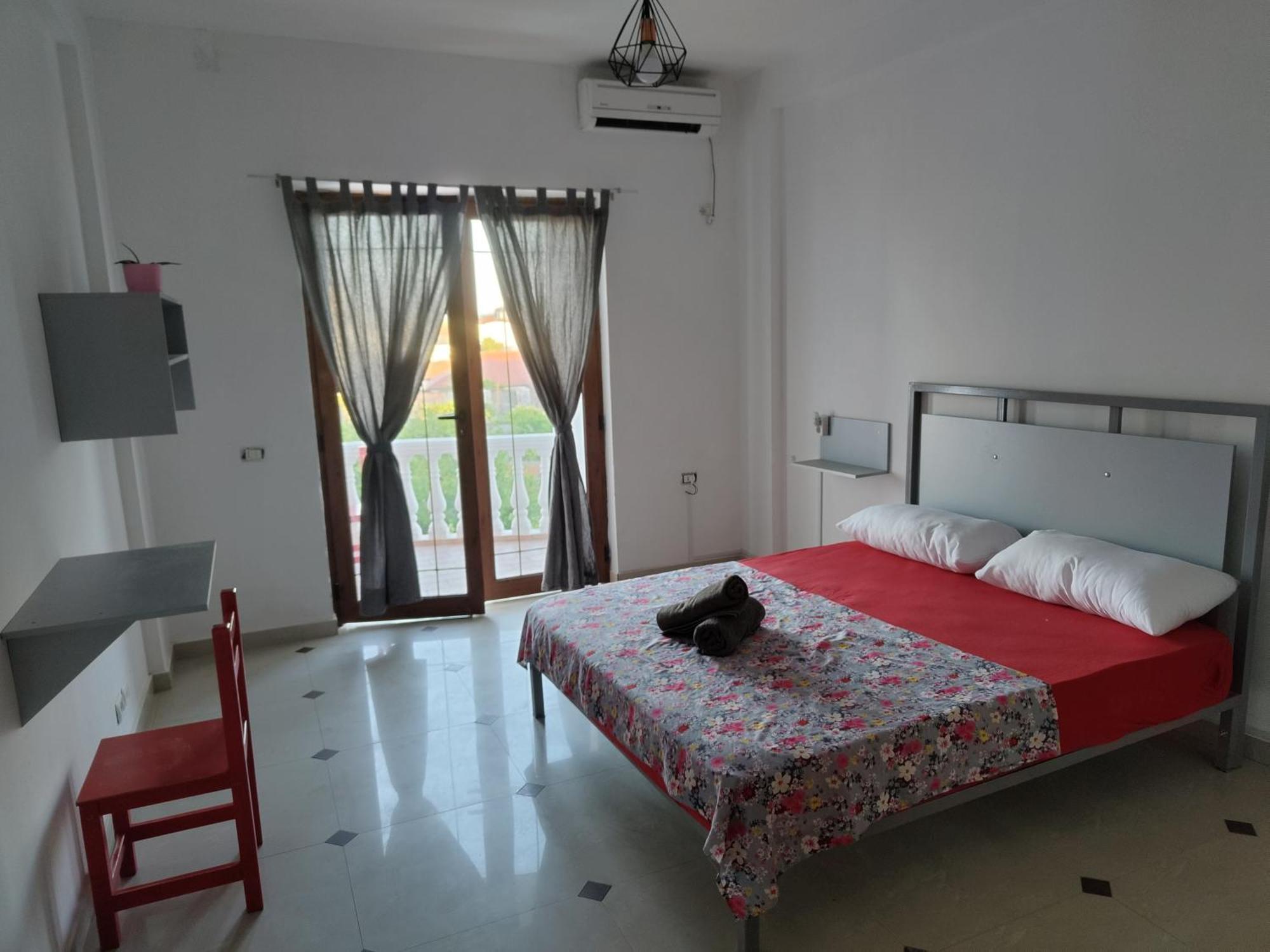 Tias Hostel Shkoder Bagian luar foto