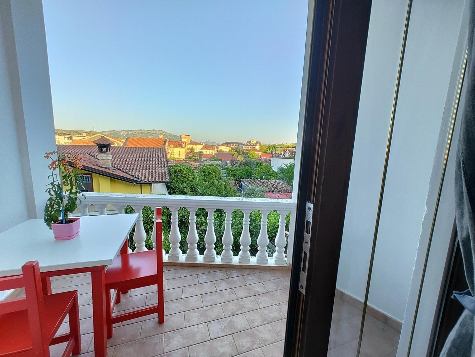 Tias Hostel Shkoder Bagian luar foto