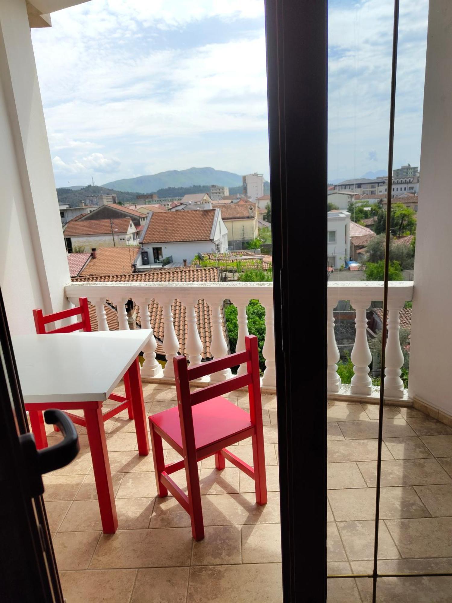 Tias Hostel Shkoder Bagian luar foto